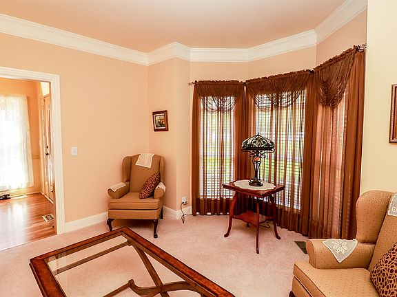 4th image of 1406 Buckingham Dr