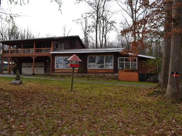 121 Horse Shoe Bend Rd, Acme, PA 15610