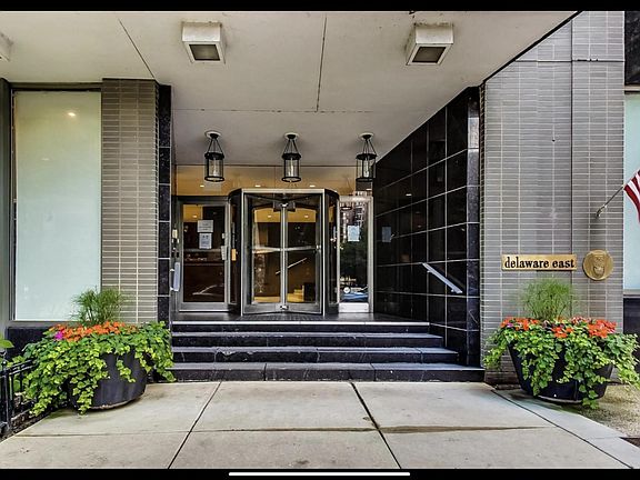 4th image of 253 E Delaware Pl APT 6C