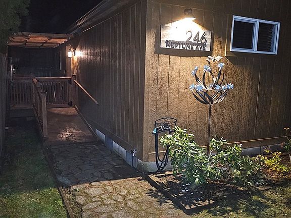 Evening picture of entrance and deck