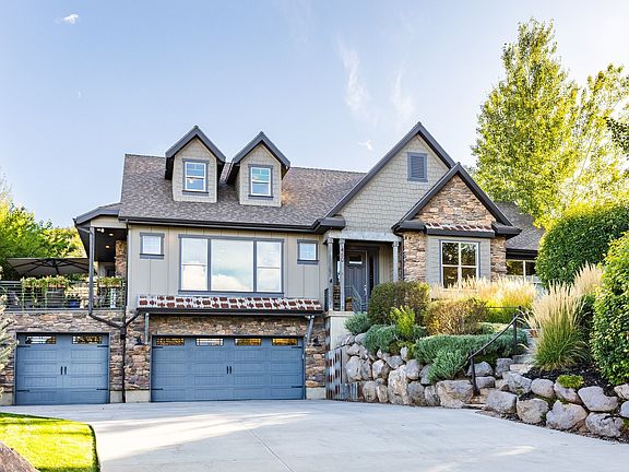 2nd image of 460 E Saddle Dr