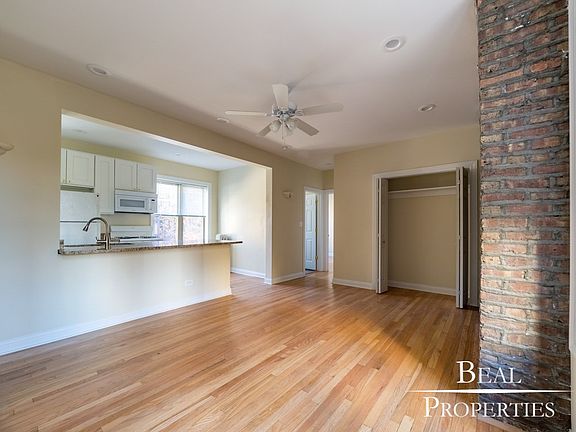 3rd image of 4229.5 N Paulina St #S3