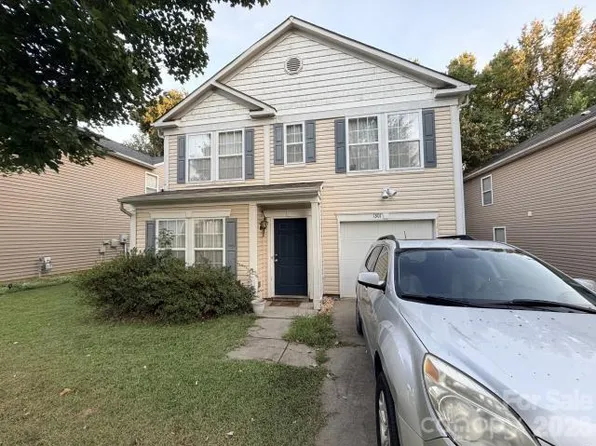 1301 Allegiance Dr, Charlotte, NC 28217