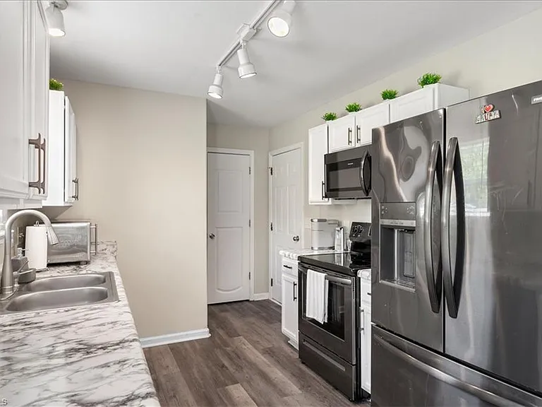 4105 Davis Ridge Ct — Photo 4