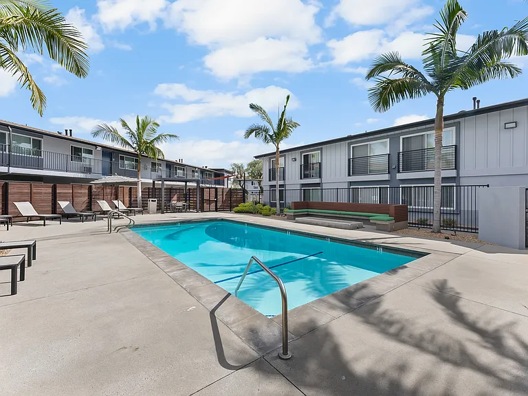 The Circle Apartments at Long Beach — Photo 2