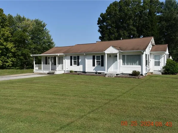 2145 Huffine Mill Rd, Mc Leansville, NC 27301