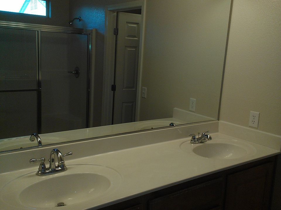 sink in master bathroom