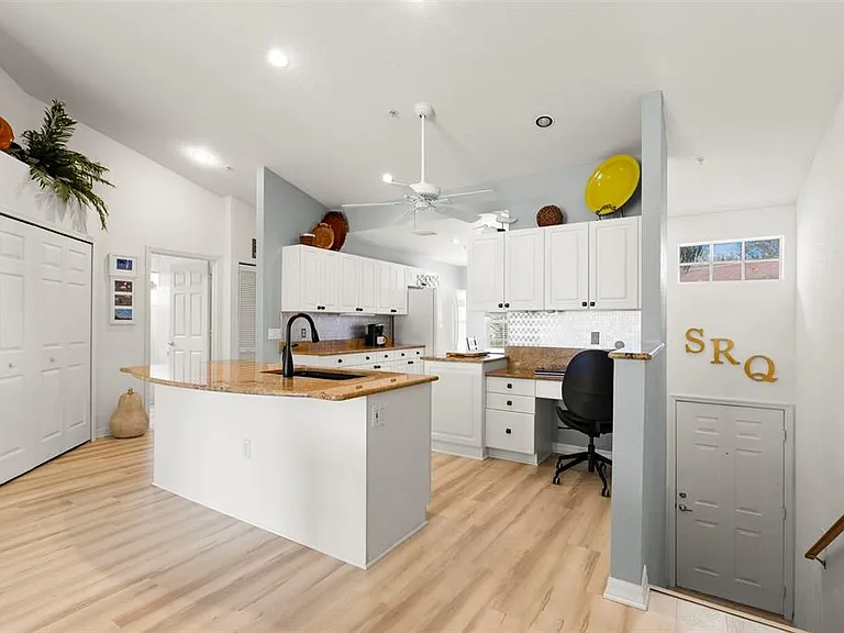 6758 Fairview Ter — Photo 3
