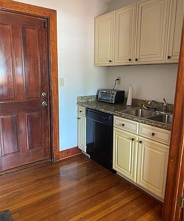 3rd image of 2615 S Carrollton Ave APT F