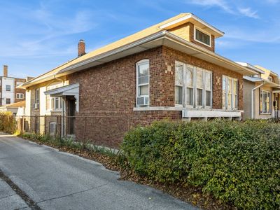 7322 N Oakley Ave, Chicago, IL, 60645