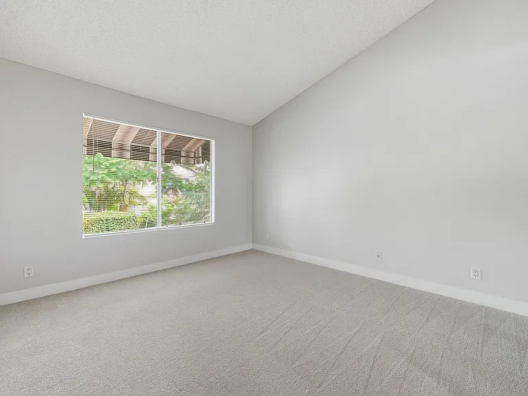 363 Stanford Ct — Photo 12