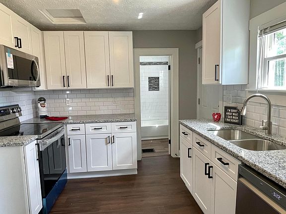5th image of 2269 Safford Ave