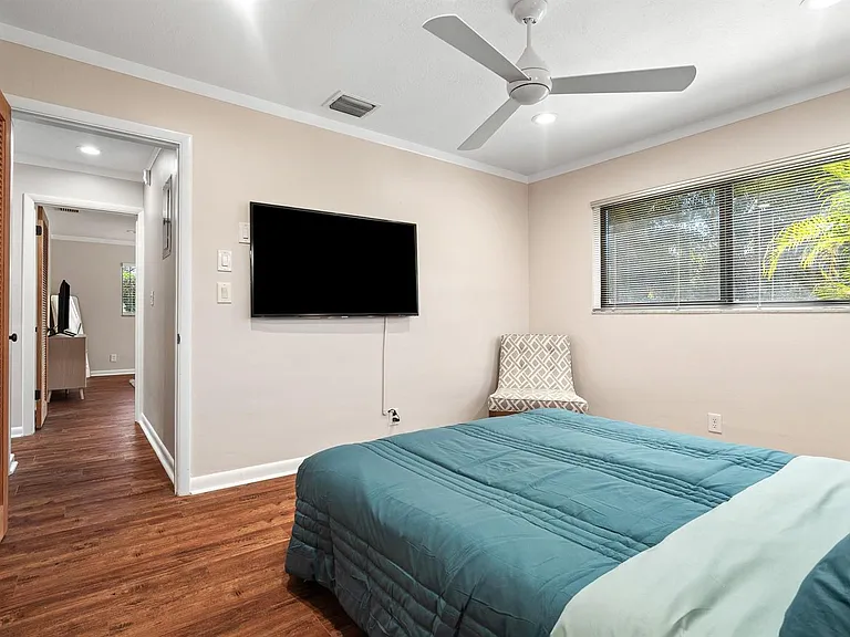 708 NW 6th Dr — Photo 13