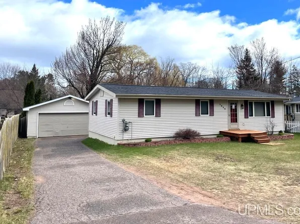 1930 Summit St, Marquette, MI 49855