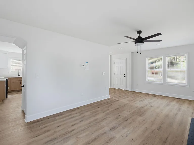 1370 Seminole Dr — Photo 15