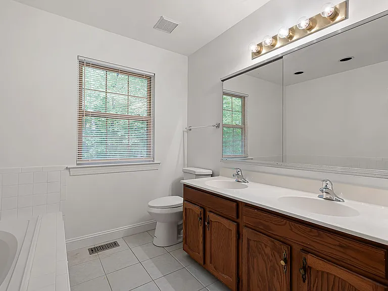 240 Timber Knoll Dr — Photo 14