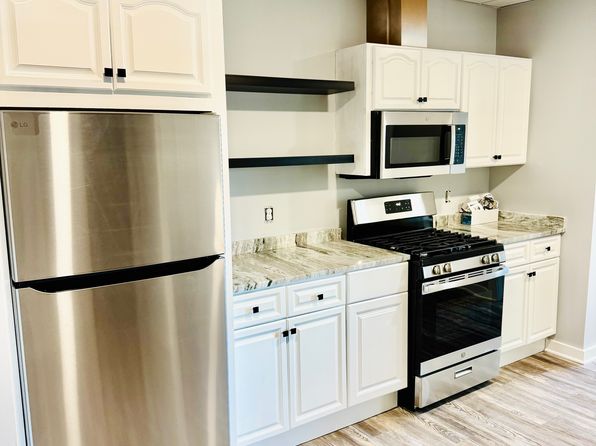 7 W Main St #7