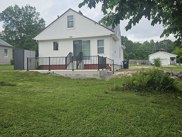 1552 Jefferson Ave — Photo 4