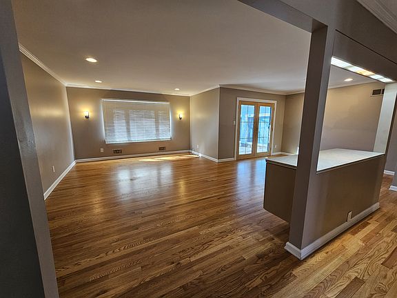 2nd image of 4927 Faircourt Dr