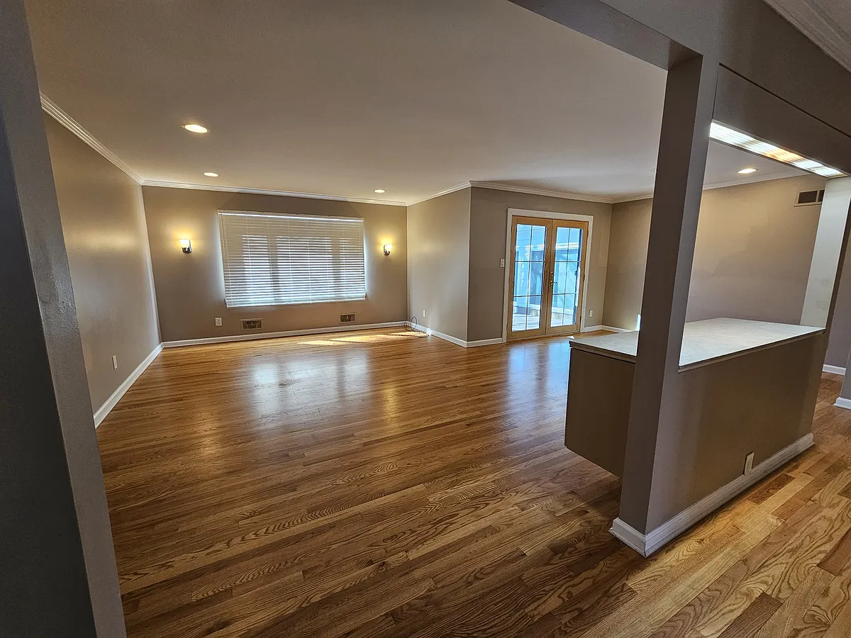Building Photo - 4927 Faircourt Dr