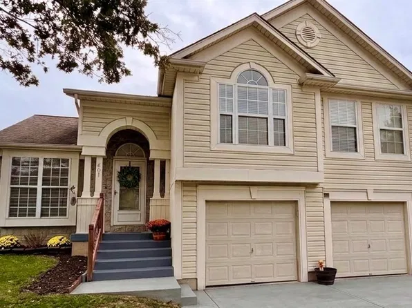 601 SE Sumpter Dr, Lees Summit, MO 64063