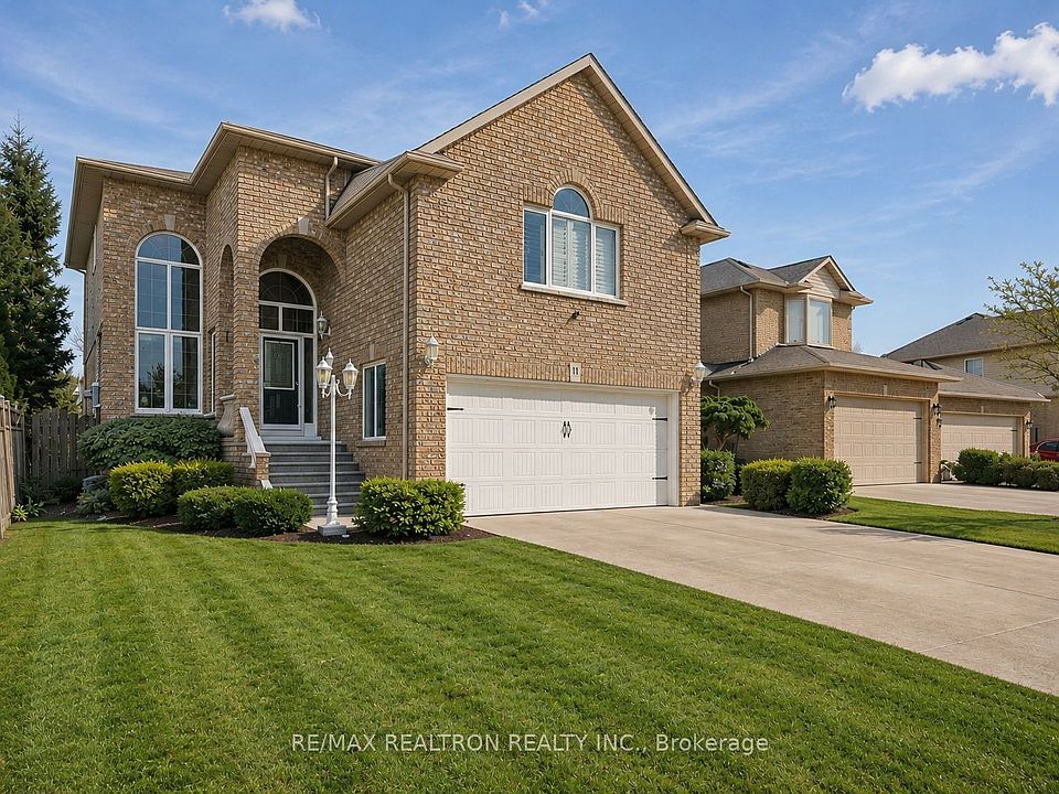 1st image of 11 Redtail Cres
