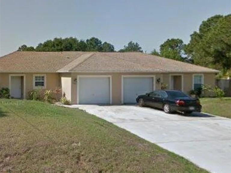 5049 Locke Ln — Photo 1
