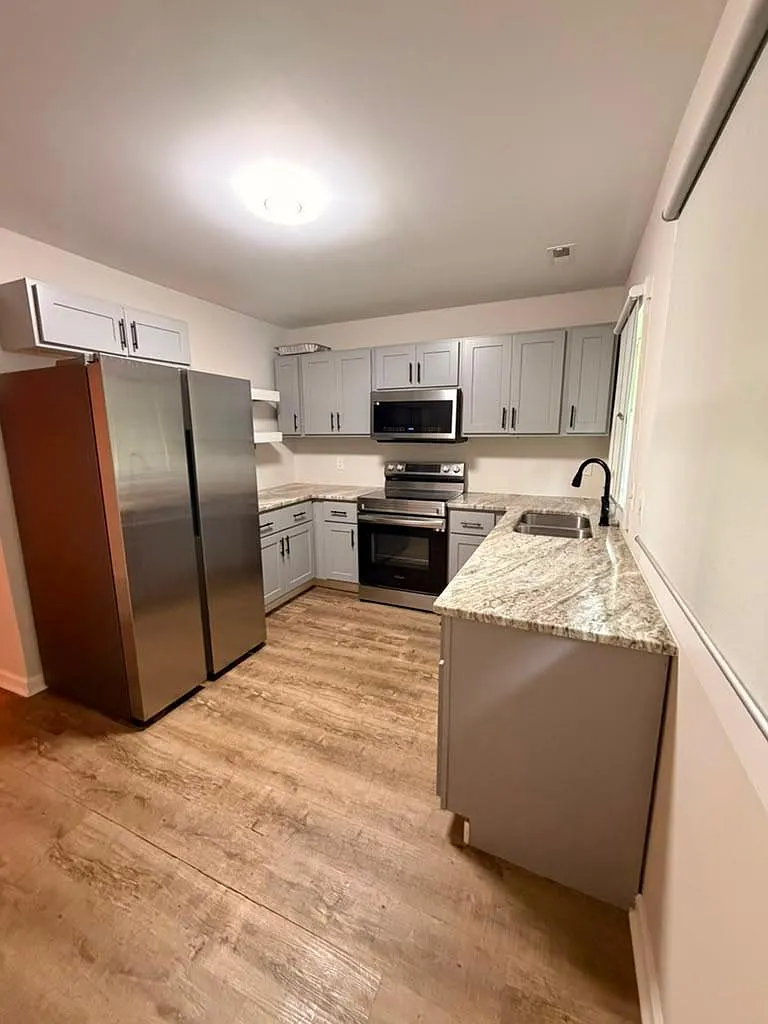 2 bed, 884 sqft, $1,600 — Photo 2