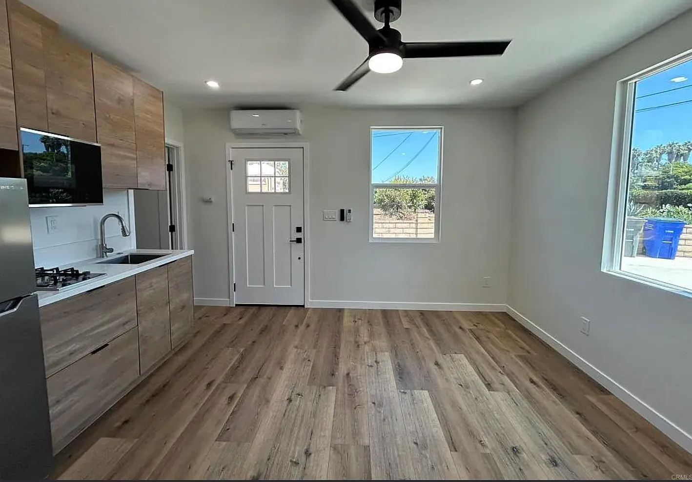 Studio, 300 sqft, $2,300 — Photo 3