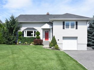 6 Darcy Ln, Eastchester, NY 10709