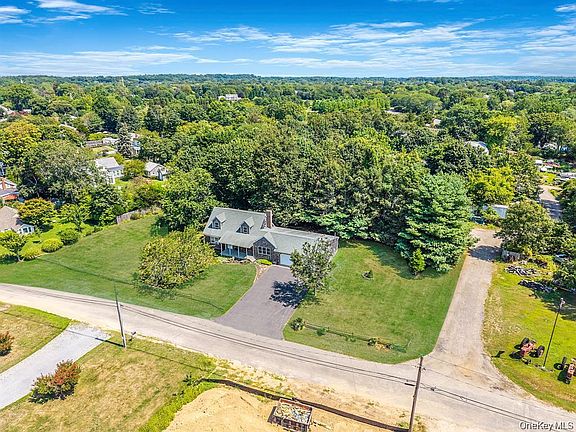 3rd image of 295 Willow Terrace Lane