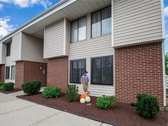 2nd image of 38 Bee Hunter Ct