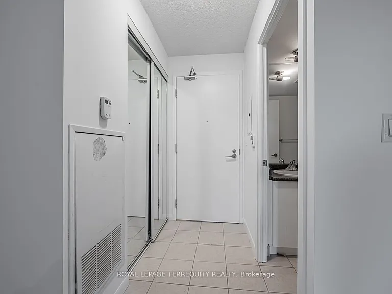 209 Fort York Blvd #658 — Photo 2
