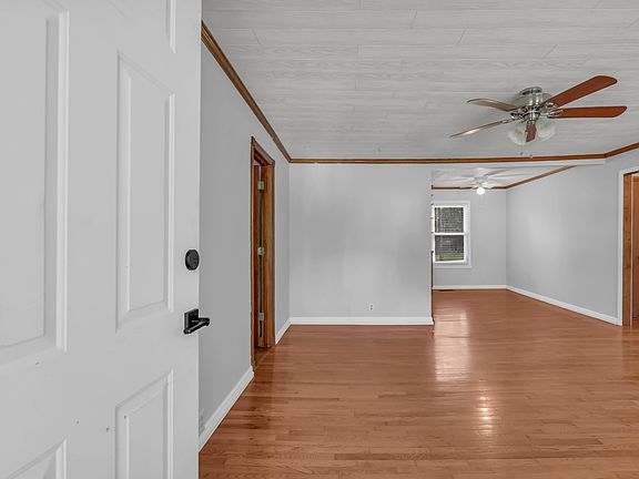 2nd image of 116 Lilac Ct