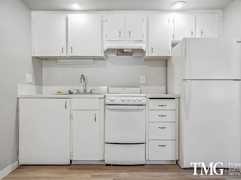 T Street Apartments — Photo 8