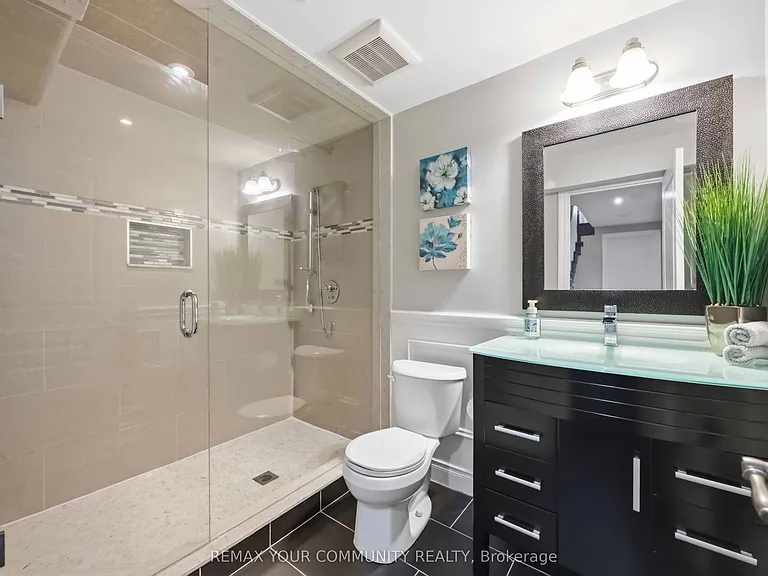 2313 Southcott Rd — Photo 33