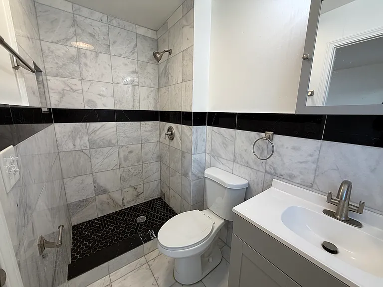 2833 N Auxplaines Ave #3 — Photo 14