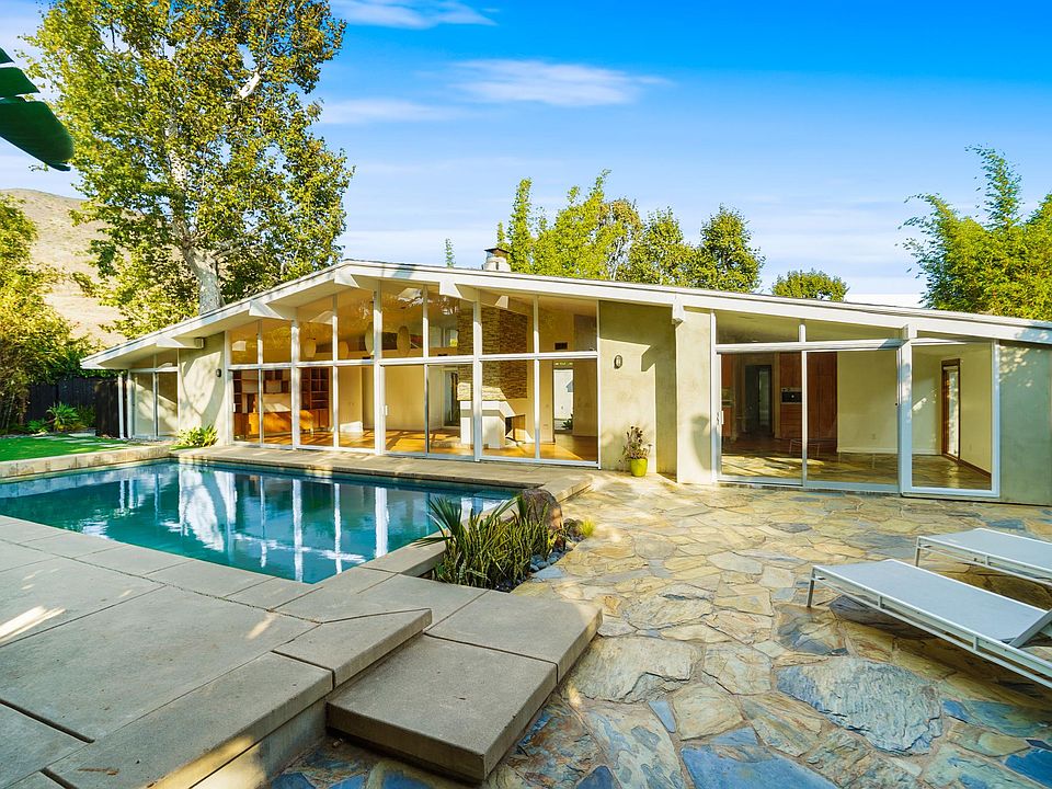 1st image of 30725 Manzano Dr