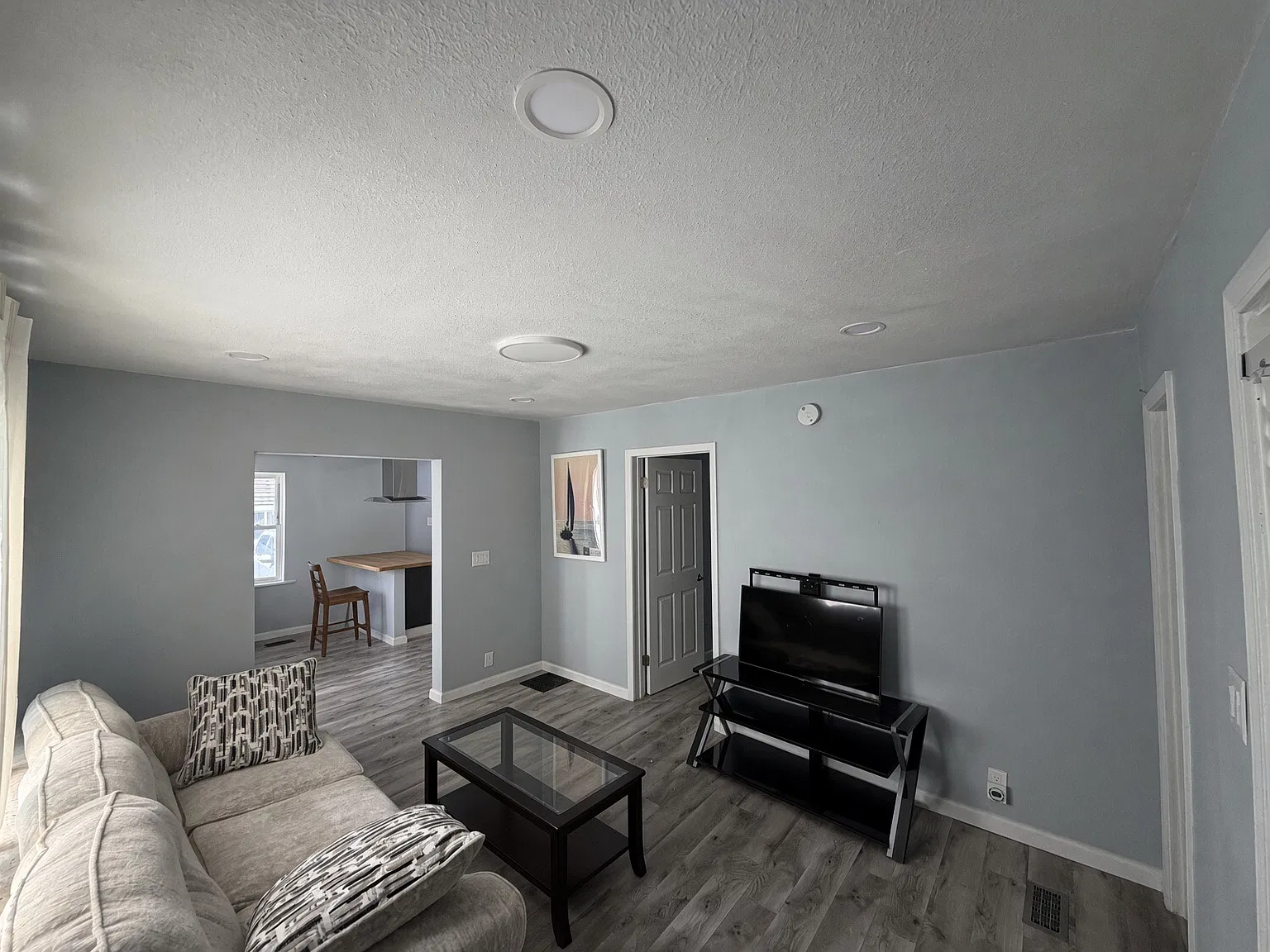 1 bed, 1.5 bath, 1000 sqft, $1,100 — Photo 1