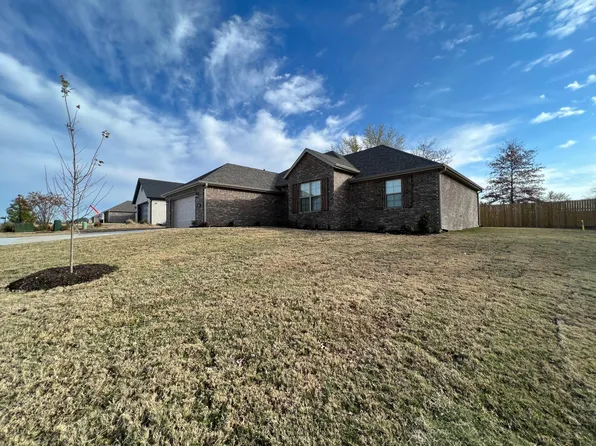 1536 N Pershing St, Fayetteville, AR 72704