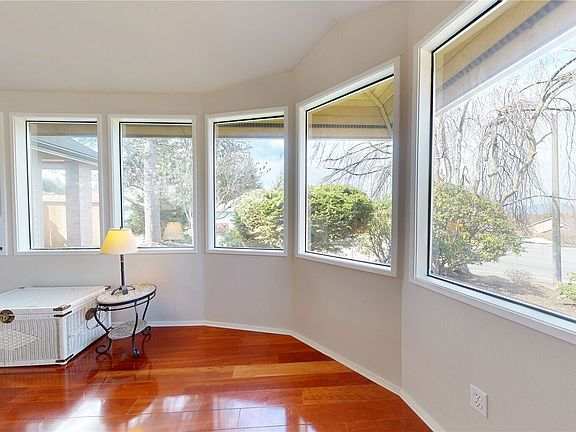 4th image of 627 N Waugh Road