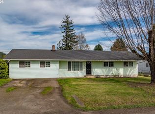 266 Sherwood Dr, Sutherlin, OR 97479