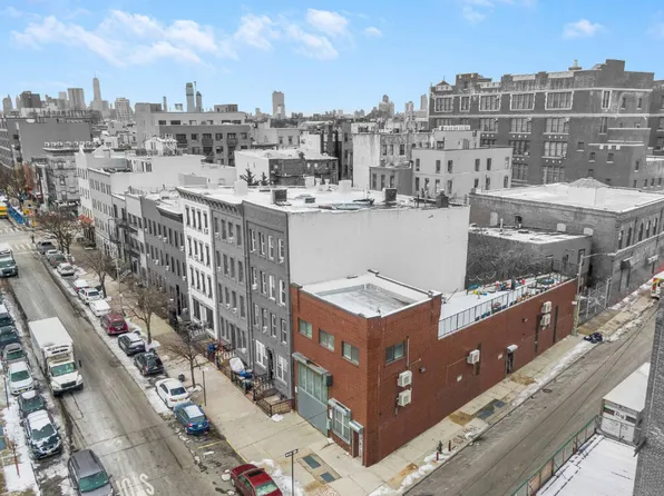 251 Montrose Avenue image 11 of 12