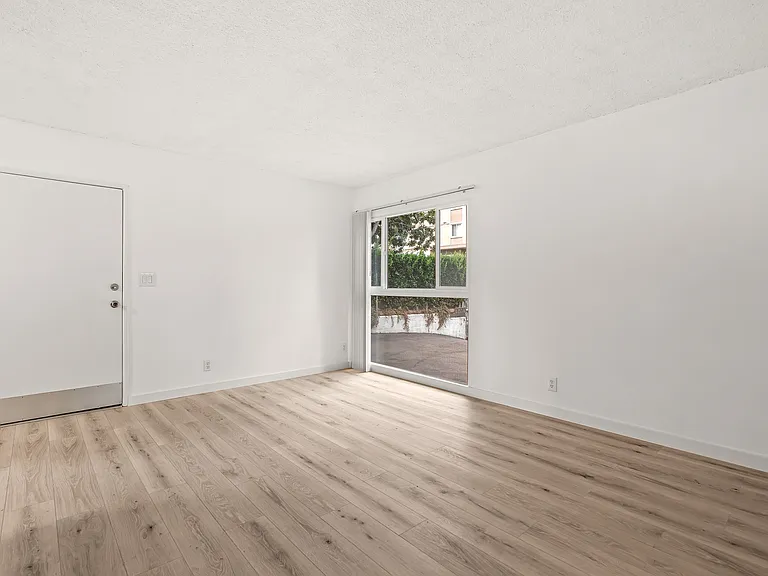 826 S Grand View St #1 — Photo 5
