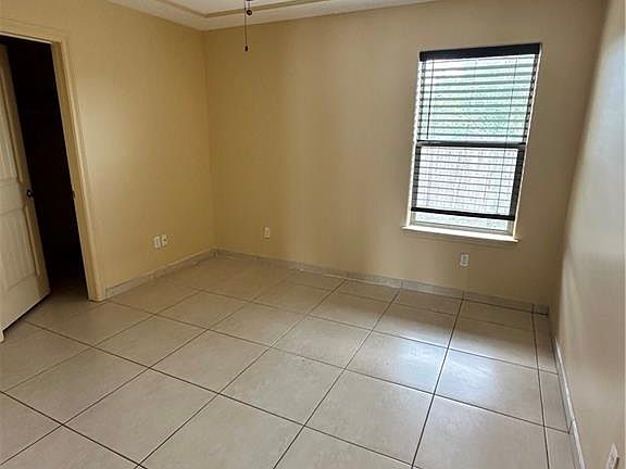 5th image of 4833 W Erie Ave #1