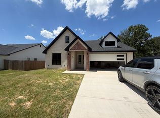 937 N Lawn Ave, Mount Pleasant, TX 75455