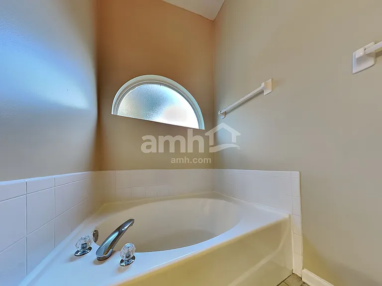 807 Hickory Knolls Dr — Photo 11