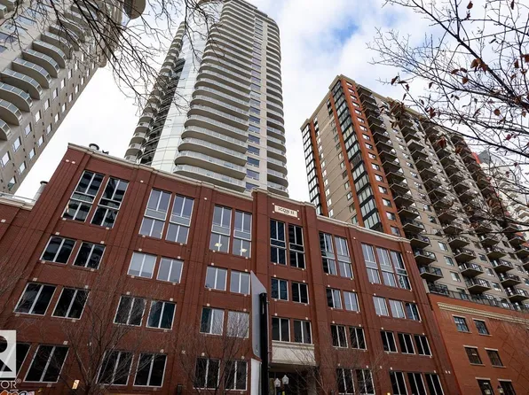 10152 104th St NW #2704, Edmonton, AB T5J 0B6