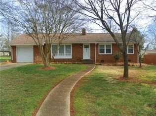 305 Homewood Ln, Lexington, NC 27295