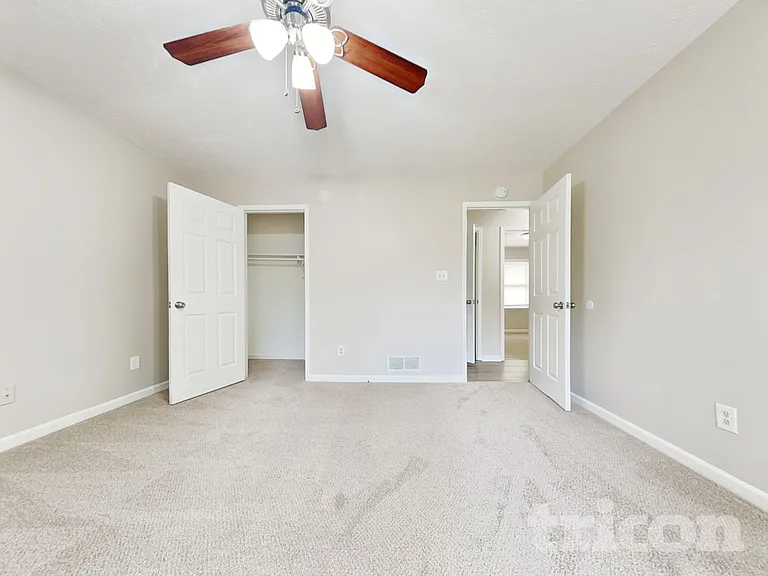 3735 Linwood Way — Photo 6